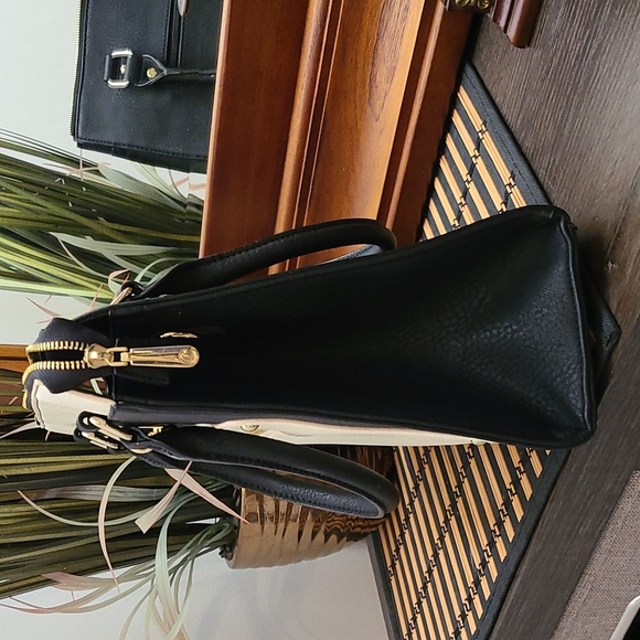 Black and off white handbag - Picture 4 of 8